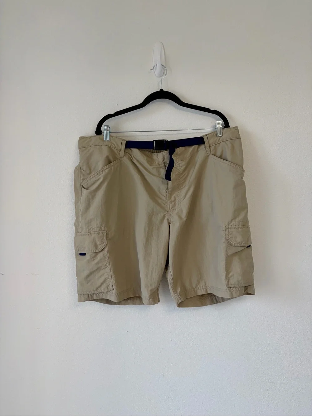Lands’ End Men’s Belted Cargo Lined Swim Trunks Size XXL Light Beige Color